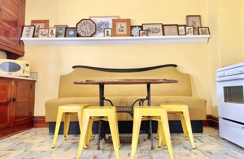 Frostburg House | Knit Inn.