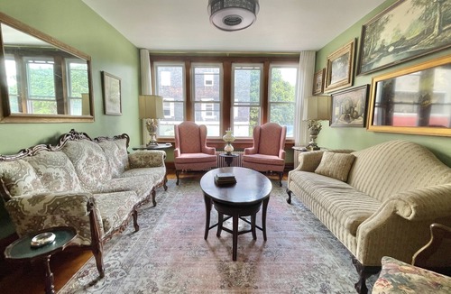 Frostburg House | Knit Inn.