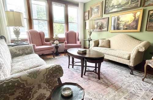 Frostburg House | Knit Inn.