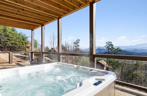 Gatlinburg - Pigeon Forge Cabin | Knockin on Heaven's Door by Jackson Mountain Rentals
