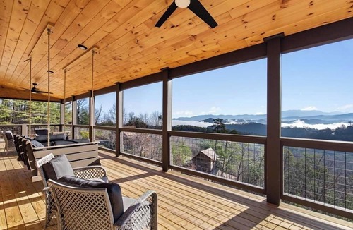 Gatlinburg - Pigeon Forge Cabin | Knockin on Heaven's Door by Jackson Mountain Rentals