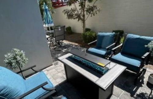 Gilbert House | Knockout home in downtown Gilbert, with Jacuzzi