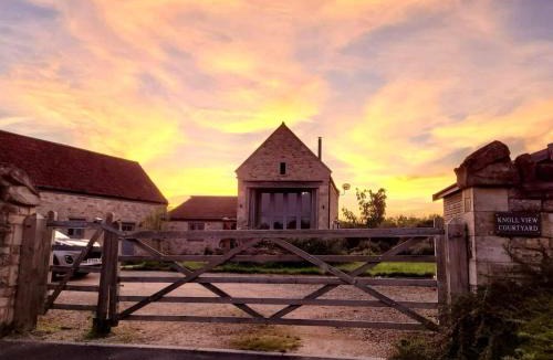 Shepton Mallet Villa | Knoll View Ranch - Group Hot Tub