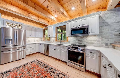 Clarkesville House | Knot Done -Luxurious Lakefront Lodge