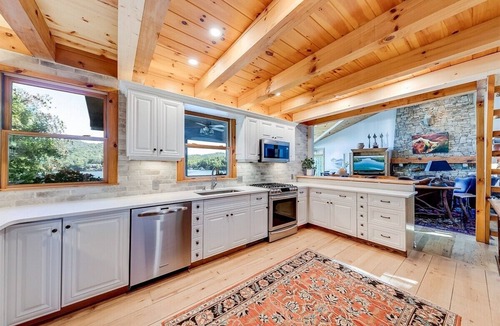 Clarkesville House | Knot Done -Luxurious Lakefront Lodge