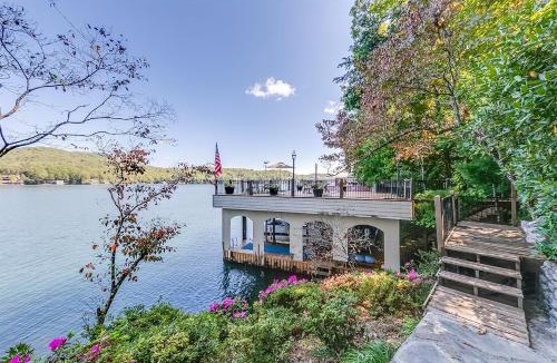 Clarkesville House | Knot Done Luxurious Lakefront Lodge