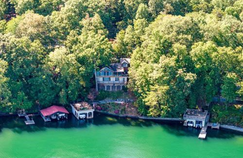 Clarkesville House | Knot Done Luxurious Lakefront Lodge