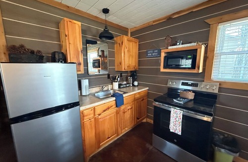 Cleora Cabin | Knots Landing - A romantic getaway w/hot tub