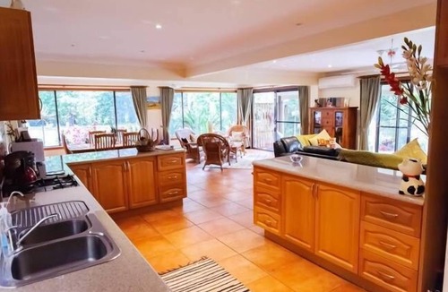 Tallebudgera Valley Cottage | KNOTSOFAR PET FRIENDLY COTTAGE