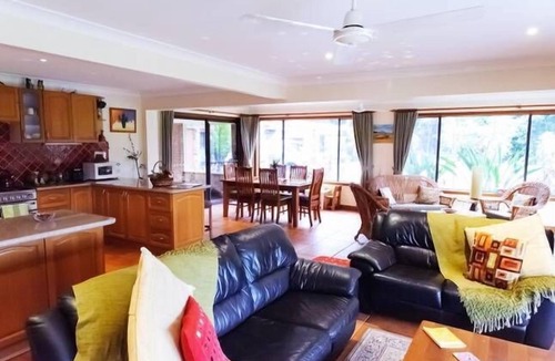 Tallebudgera Valley Cottage | KNOTSOFAR PET FRIENDLY COTTAGE