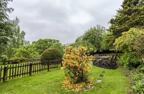 Troutbeck Bridge Cottage | KNOTTS COTTAGE, pet friendly, with open fire in Windermere
