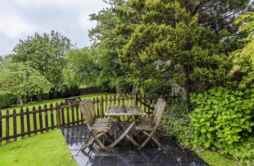 Troutbeck Bridge Cottage | KNOTTS COTTAGE, pet friendly, with open fire in Windermere