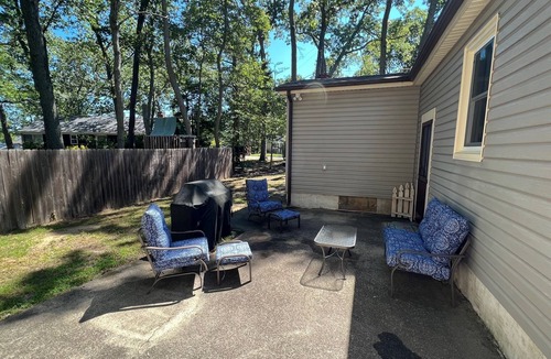 Cedarcroft House | Knotty Pine by the Shoreline