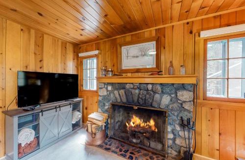 Joseph House | Knotty Pine Cabin