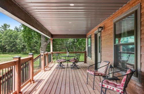 Arkdale House | Knotty Pine Escape