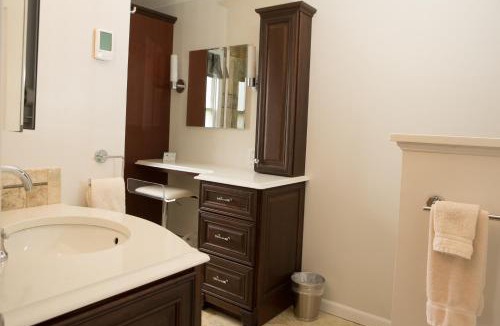 Bennington Hotel | Knotty Pine Motel