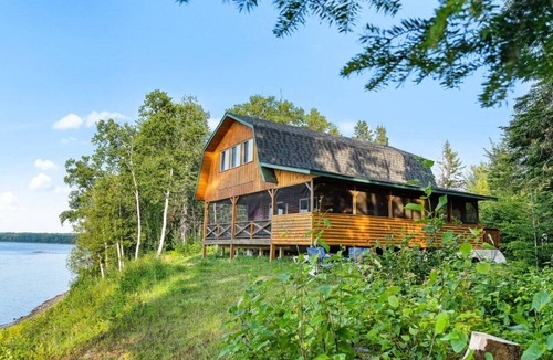 Chelmsford Cabin | Knotty Pines 4 Bedroom with Waterfront Views