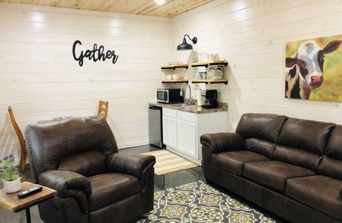Mountain View Cabin | Knotty Squirrel Unit 5 King Suite with pullout sofa