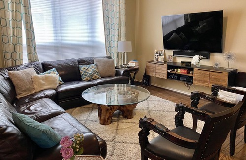 Knox - Henderson House | Knox/Henderson Large Townhouse Near Highland Park
