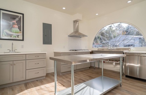 Ore City Cottage | Knox Lakefront Story House
