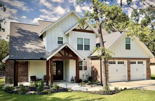 Carolyn Estates House | Knox Landing - Serene & Charming Lake Retreat 4BR