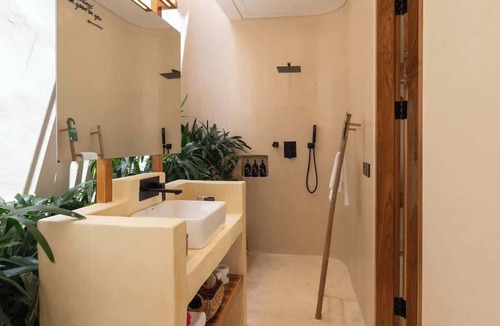Gili Trawangan House | KOA One Dreamy 4BR Villa w/Pool &Outdoor Cinema