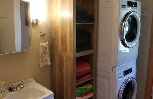 St. Albans Cottage | Koala Escape St Albans - Lake Champlain Bluff Cottage w Sunrise Views