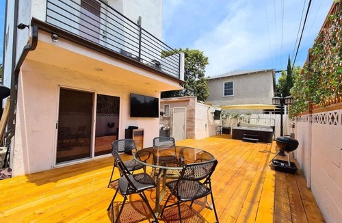 Beverly Hills House | Kobe Bryant vacation getaway - 5 minutes to Rodeo Drive, Game console, Hot Tub