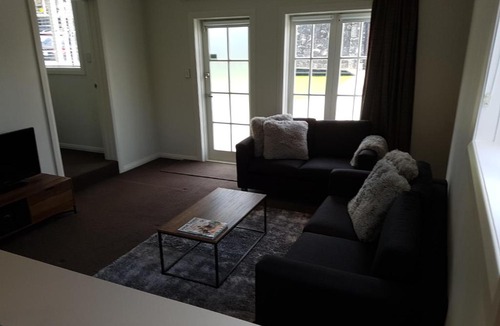 Kohimarama Apartment | Kohimarama Spacious 2 Bedroom Apartment