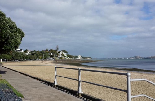 Kohimarama Apartment | Kohimarama Spacious 2 Bedroom Apartment