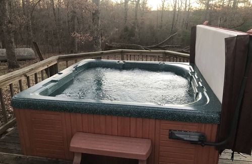 Steelville Cottage | Koi Cottage With Mineral Hot Tub ~ Located Minutes From The Upper Meramec River
