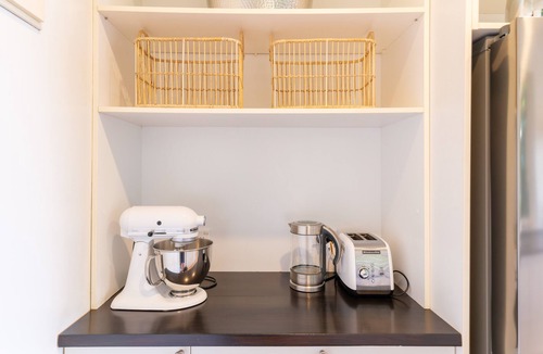 Omiha Villa | Koi Waiheke with private beach access