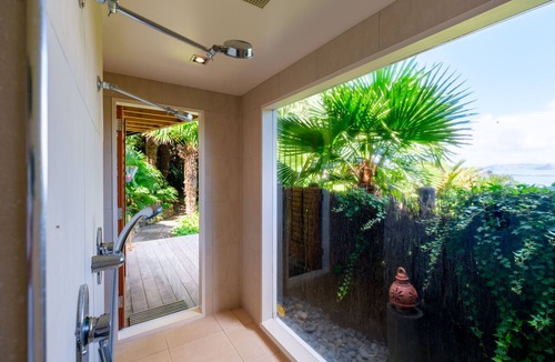 Omiha Villa | Koi Waiheke with private beach access