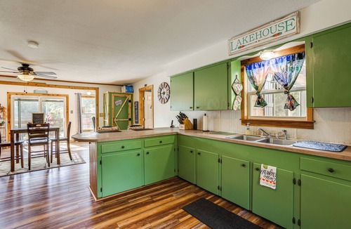Livingston House | 'Kokomo Kove' - Waterfront Country Texas Getaway