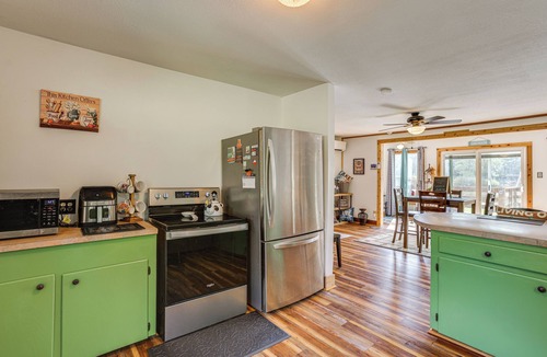Livingston House | 'Kokomo Kove' - Waterfront Country Texas Getaway