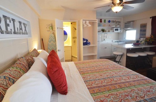 Waikiki Apartment | Kon Tiki 234 Renovated King Studio