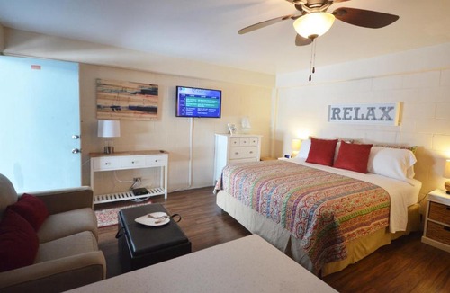 Waikiki Apartment | Kon Tiki 234 Renovated King Studio