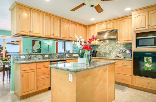 Kailua-Kona House | 🏖️Kona Private Home w/A/C, Pool & Rooftop Ocean Views