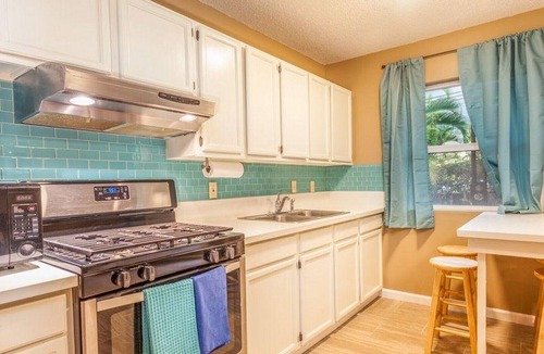 Historic Kailua Village Condo | Kona Shores#130