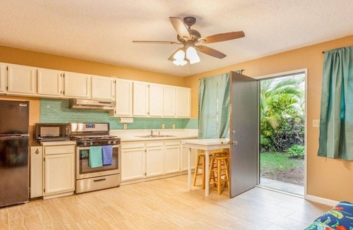Historic Kailua Village Condo | Kona Shores#130