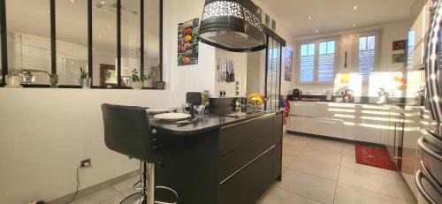 Sainte-Genevieve-des-Bois Apartment | Konforta : Paisible maison d'été avec grand jardin
