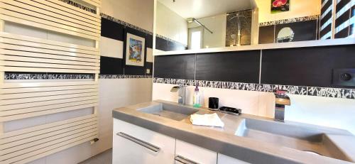 Sainte-Genevieve-des-Bois Apartment | Konforta : Paisible maison d'été avec grand jardin