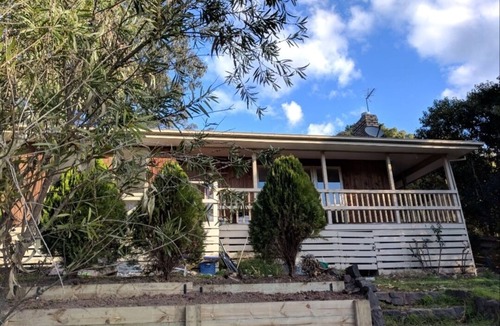 Healesville House | Kookaburra Cottage- views, wineries, sanctuary,