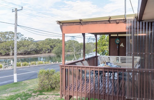 Dunbogan House | Kookas Nest - waterfront, tranquil setting