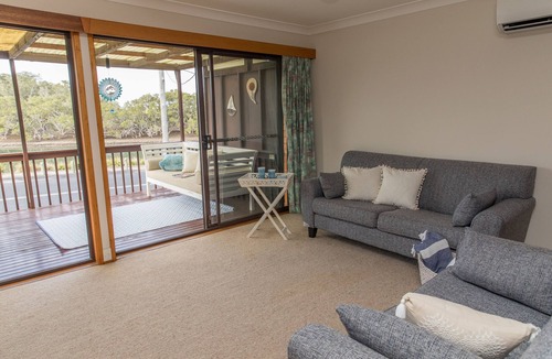 Dunbogan House | Kookas Nest - waterfront, tranquil setting