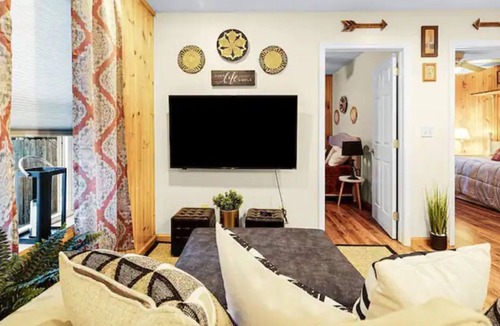 Blossvale Cottage | Koozy Kottage whole House by the lake