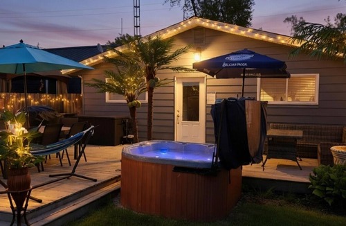 Turkey Point House | Kosecki Kabana - 3 mins to the beach on the main strip of Turkey Point