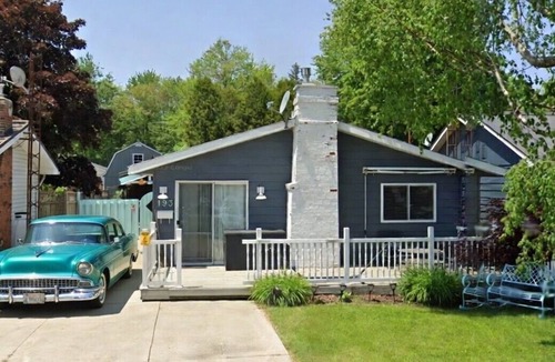 Turkey Point House | Kosecki Kabana - 3 mins to the beach on the main strip of Turkey Point