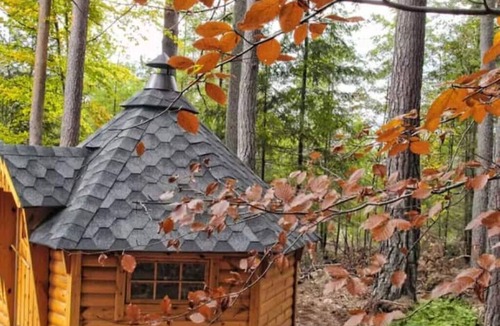 Pont-Saint-Esprit Cabin | Kota Finlandais - Elf hut in the forest
