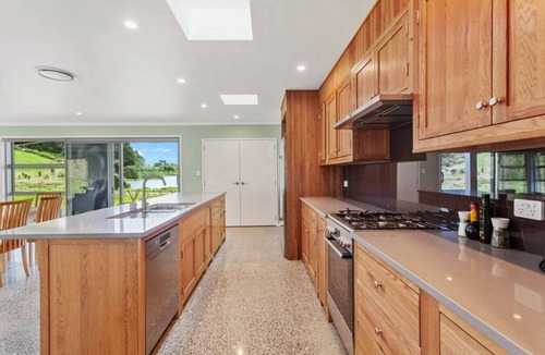 Waiotahi House | Kotare Koki · (Kingfisher Corner)